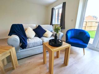 3-Bed, Sleeps 6, 3 Bath, Parking, WiFi - Watton - 0