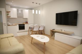 Elegant Apartment Near Wilson Square - Tirana - 9