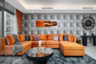 64th floor rooftop pool offering amazing Burj Khalifa views, 2BR apartment in Paramount Hotel Midtown - Dubaï - 3