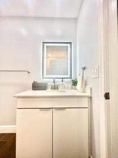 Spacious Convenient 2/2, Perfect for Groups in WPB - 4