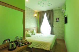 The Explorer Hotel - 8