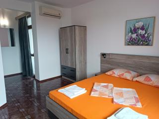 Coral Family Hotel - Chernomorets - 4