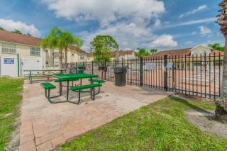 HARRY POTTER LIVES HERE! Unforgettable Home, Pool, Sleeps 8, Near Dis, LOW Rates! - Kissimmee - 4