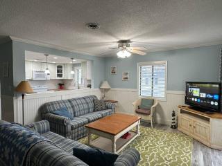 Beautiful 2BR/2BA condo with 2 private balconies! - 8