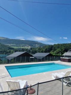 Chalet bord de lac avec piscine 2A - 4