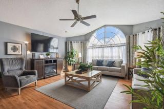 FABULOUS New Decor, Near Dis, Fireplace, Star Wars Children's BR, Next To Pool, LOW rates! - Kissimmee - 0
