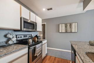 FABULOUS New Decor, Near Dis, Fireplace, Star Wars Children's BR, Next To Pool, LOW rates! - Kissimmee - 8