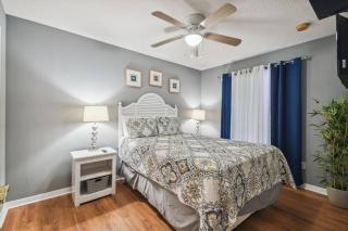 FABULOUS New Decor, Near Dis, Fireplace, Star Wars Children's BR, Next To Pool, LOW rates! - Kissimmee - 4