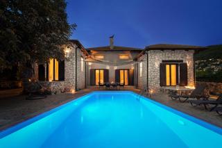 Villa Terra, private, luxury villa with pool 10 mins drive from the beach - Vasiliki - 0