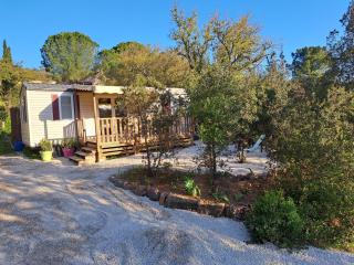 Bungalow 4 personnes sur sur propriété privée au calme à 10 mn des plages de Sainte Maxime - Sainte-Maxime - 0