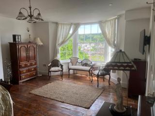 Croft House Apartments - Newport Beach - 0