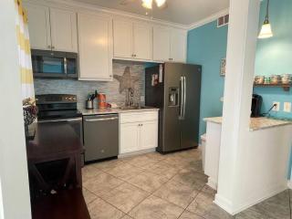 Beach Bliss 2 Bedroom Oceanview Free bikes/chairs! - Hilton Head Island - 7