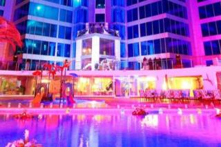 Location,Stunning Views,Pool, Fast WiFi& Cozy Apt - 3