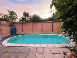 Grande maison de 170m2, piscine, grand jardin fleuri- 5ch - très calme, proche de Paris (metro ligne 7) - 4