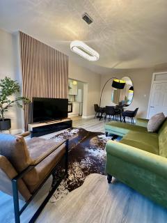Luxe 4BR Retreat - London - 9