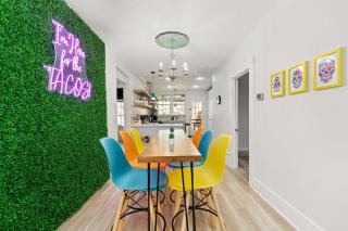 Gorgeous Home with Heated Pool In Downtown! - San Antonio - 1