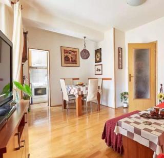 Bohemian Quarter / City Park, free parking - Escópia - 6