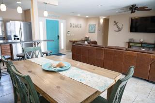 Charming Beach House w/Private Pool Paradise~WALK TO BEACH - Deerfield Beach - 3