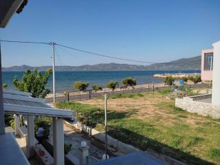 Modern house by the sea - 2