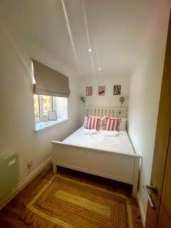 Brand new City centre apartment with parking - 3