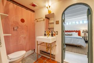Heart of Santa Fe - Adorable Hideaway - King and Queen - Walk to Everything - Fireplace - AC - Santa Fe - 2