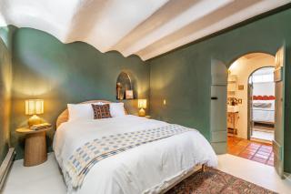 Heart of Santa Fe - Adorable Hideaway - King and Queen - Walk to Everything - Fireplace - AC - Santa Fe - 1
