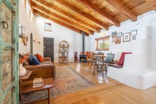 Heart of Santa Fe - Adorable Hideaway - King and Queen - Walk to Everything - Fireplace - AC - Santa Fe - 8