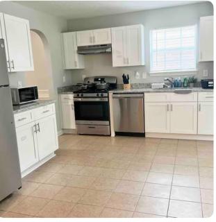 King Suite - Private Bath - Hot Tub Room 1 - 4