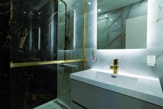 Designer City Oasis 5 star Location Hot Tub View - 7