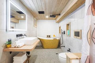 Spa Oasis in Toronto's Heart-Free Parking! and Pet Friendly - 9