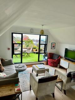 Modern, centrally located, beach view flat - Pevensey - 0