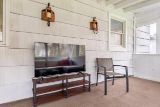 Cozy 3B2Ba Home with huge backyard and Gym - 1