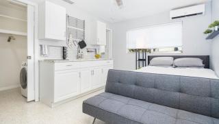Small studio in Cape Coral close to many restaraunts - 3