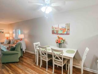 Lovely Condo, Pool, steps to beach, dog friendly, - Carolina Beach - 8