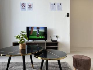 The Podium 3 Bedrooms at 7 Pax - Kuching - 0