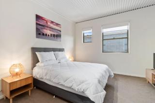 Wharf at North Batemans managed by Batemans Bay Accom - 3