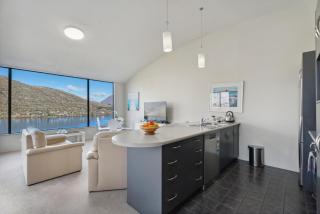 Remarkable Views - Queenstown Holiday Home - Queenstown - 3