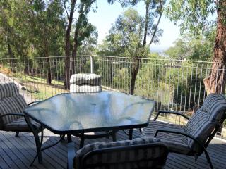 Queen Room with Balcony - Kookaburra Retreat Homestay - 2