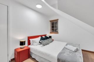 Space and Privacy near Airport, Groups Friendly - 5