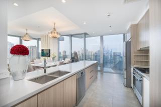 Luxurious 3BR Apartment with Panoramic Marina View - 6