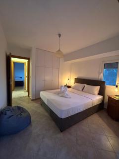 Sunny Modern Beach Retreat Steps from the Shore - Saronida - 3