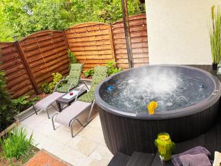 Domek Kamień nad jeziorem z jacuzzi - Jeleńska Huta - 9