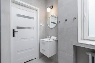 Stylowe Apartamenty typu Studio na Parterze w Centrum Katowic Blisko Rynku by Noclegi Renters - 4