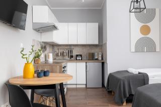 Stylowe Apartamenty typu Studio na Parterze w Centrum Katowic Blisko Rynku by Noclegi Renters - Katowice - 2