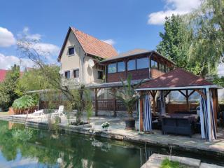 Romantic Lakeside Retreat - Nature Sport near Bp - 0