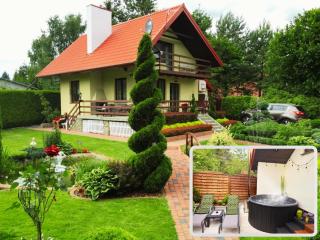 Domek Kamień nad jeziorem z jacuzzi - Jeleńska Huta - 0