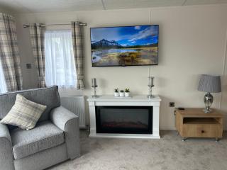 Kingfisher Lodge Long Acre Holiday Park - 1