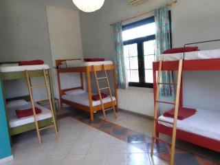 The White Rabbit Guesthouse Eco-Lodge Group Apartment - Skála Ormilíon - 2