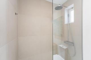 GuestReady - Quental Wallpaper near Marquês Square - Porto - 1