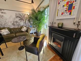 Exclusive top floor 2-bedroom flat - 0